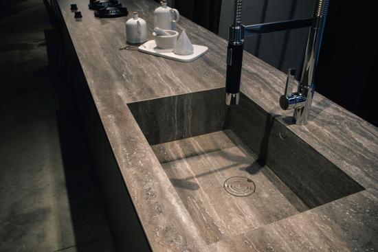 Geo Gris Bush-hammered