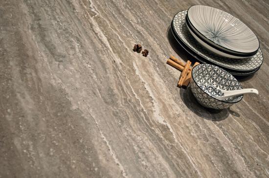 Geo Gris Bush-hammered